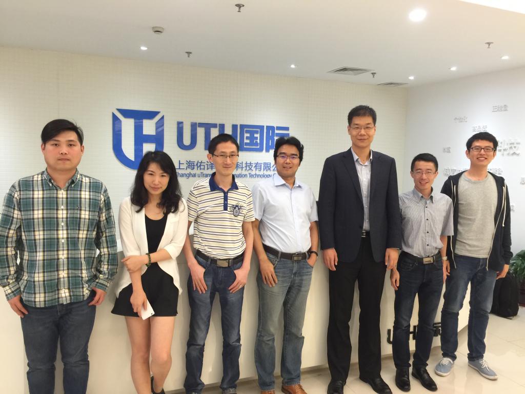 bevictor伟德教师代表与佑译公司代表合影